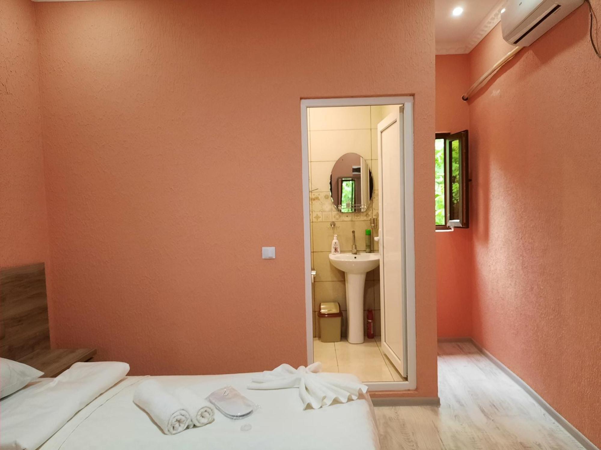 Inaisi Hotel 쿠타이시 객실 사진